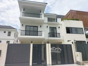 cho thuê căn villa 8x20m 1 trệt 3 lầu trục đường nguyễn hoàng-gía 55tr