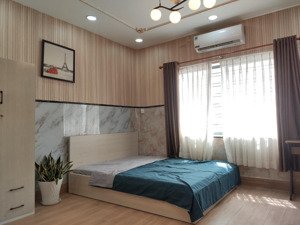 cho thuê phòng đầy đủ nội thất, có cửa sổ lớn hướng ngoài trời, gần bến xe q.8, đh kinh tế