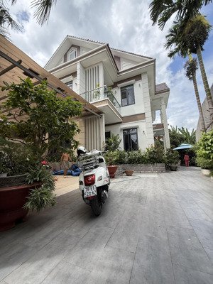 kẹt tiền gia đình cần bán căn biệt thự bao đẹp giá rẻ, mặt tiền buôn bán tp biên hoà