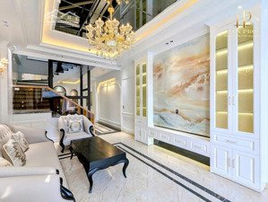 dãy 4 căn chỉ còn 1 căn duy nhất - siêu phẩm 5 tầng tân cổ điển - có thang máy,mặt đường thiên lôi.