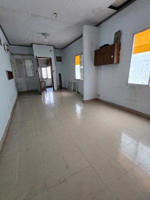 chính chủ cho thuê nhà mặt tiền tô hiến thành, quận 10 - giá rẻ 33 triệu, dtsd ~150m2, trệt lầu