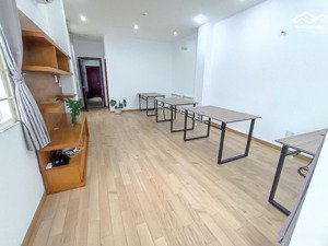 cc cho thuê văn phòng 35m² có ban công, sàn gỗ tại 62 nguyễn bá tuyển, p.12, tân bình