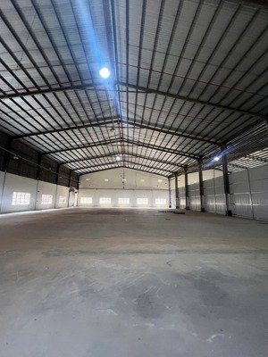 chuyên cho thuê kho/bãi và dịch vụ logistics