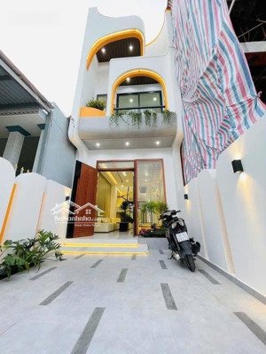 nhà chính chủ sổ sẵn 1 trệt 2 lầu nằm ngay đường nguyễn văn thành giao với mỹ phước - tân vạn tptdm
