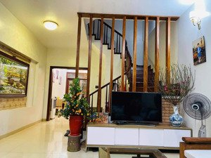 cho thuê căn liền kề 4 tầng kđt văn quán. full nội thất, giá 30 tr/th