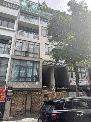 cần bán biệt thự trung hoà nhân chính dt: 250m2 mặt tiền. 15m lô góc 5 tầng vị trí kinh doanh vip
