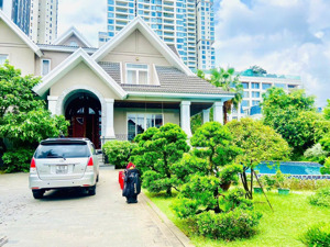 bán biệt thự sân vườn hồ bơi đẹp tại thảo điền: diện tích 1620 m2 pháp lý sổ hồng - lh: 