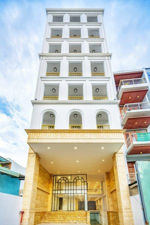 bán khách sạn siêu vị trí ngay khu sân bay - tân bình-( 4.6x30)-hầm 6 tầng-hdt 180tr/th-bán 39 tỷ