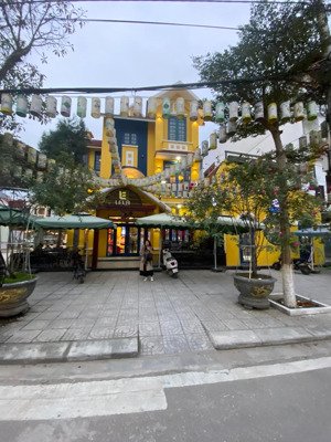 cho thuê biệt thự phố đỗ đức dục, diện tích 300m2 x 3 tầng + sân 300m2, mặt tiền 15m