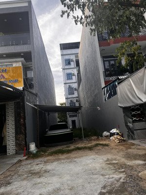 bán đất mặt tiền nam kỳ khởi nghĩa ngay khu làng đại học , đối diện trường