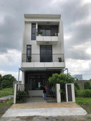 bán nhà giá rẻ mt đ.hoàng phan thái, bình chánh 5x21, trệt, 3 lầu,giá 1tỷ5