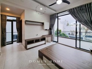 cho thuê căn hộ ban công mặt tiền, full nội thất nằm ngay sát quận 1, quận 5, quận 10