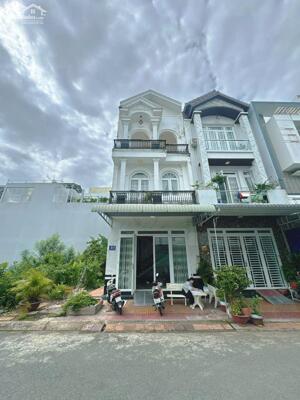 Bán nhà 2 lầu MT đường 8C2 KDC Hưng Phú 1 . Giá rẽ