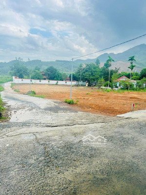 chỉ 1 lô duy nhất gần trường tiểu học số 1 hòa sơn, phường hòa khánh giá chỉ 880 triệu xây nhà ở