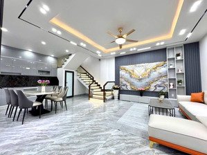 nhà đẹp hồ sen sân cổng riêng giá hơn 5 tỷ