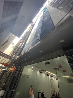 căn hộ dịch vụ nguyễn chí thanh - dòng tiền 1 tỷ/năm - ô tô đỗ cửa - cách phố 5m