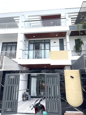 bán nhà 3 tầng xây mới cực đẹp, trục số 55 đường 18m