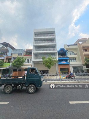 cho thuê tòa nhà mt nguyễn sơn- tân phú.dt 10x20- đúc 6 tấm mới-thang máy