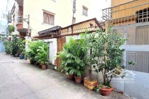 duy nhất! ngang khủng 8,8m - 117,8m2 - cpxd: 5 tầng. hxh huỳnh văn bánh, p11, pn giảm 2 tỷ 18 tỷ