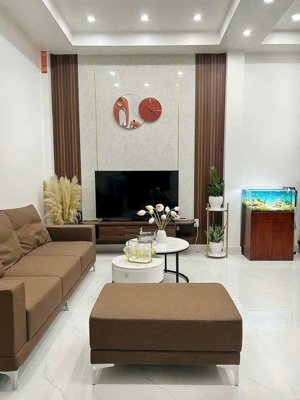 nhà dân đang ở diện tích lớn giá cực rẻ cho bác nào nhanh tay thuộc trung tâm trần lãm