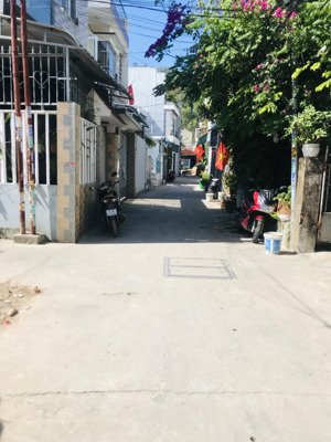 tìm mô ra nhà kiệt sát đường chính thành vinh 2 - thọ quang - 56,7m2 vuông vức mà có 2.95 tỉ