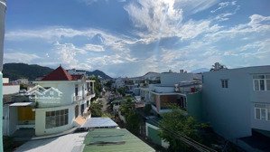 bán nhà giá rẻ gần biển đường ô tô có sổ hồng riêng tại hẻm nguyễn biểu nha trang chủ cần bán