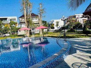cần bán lô góc the capella vị trí đẹp sát hồ bơi giá đầu tư