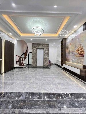 chỉ 6,9 tỷ, 6 tầng thang máy, gần ô tô, gần phố, công viên, siêu thị