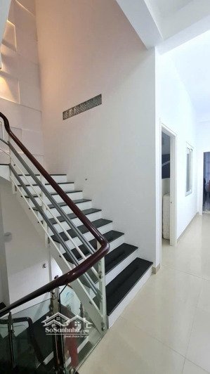 nhà đẹp 3 tầng mặt tiền mê linh trung tâm phường nha trang