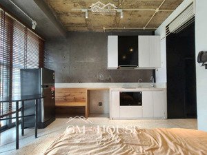 căn hộ cho thuê studio ban công + view siêu thoáng _ cạnh quận 1