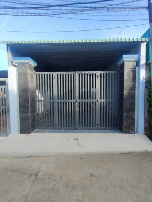 nhà cấp 4 mới xây dựng còn zin chưa khui phòng.