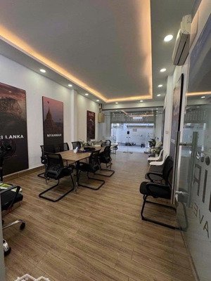 cho thuê nhà trung tâm quận 1, trệt 3 lầu, 4pn 3wc đường nguyễn thị minh khai
