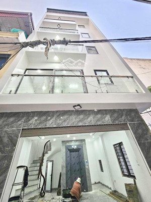 bị si mê cái mặt tiền đón tài - đón lộc này quá thôi! bán nhà ngô gia tự, gara, thang máy, 40m2