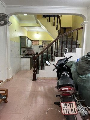 cực hót ! bán nhà phố chùa láng - đống đa 25/32m - 4 tầng - mt 3,2m 8,8 tỷ . oto đỗ cửa, kinh doanh