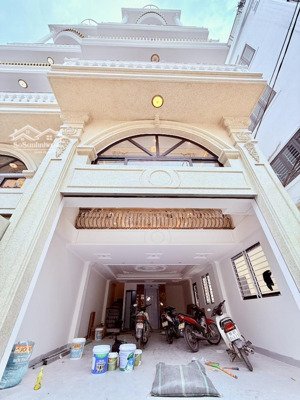 biệt thự phố dát vàng bát khối long biên lô góc 2 mặt thoáng 7 tầng thang máy 18tỷ