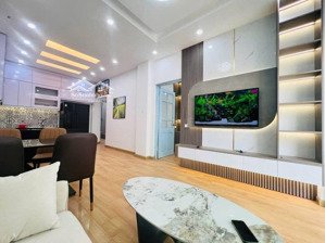 bán nhà lạc long quân, 36m2 chỉ 7.4 tỷ, ngõ thông, ô tô, kinh doanh, lô góc, full nội thất xịn sò