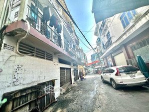 nhà 3 tầng 55m2 hxh ngay hàng xanh sát quận 1 chỉ 7 tỷ k