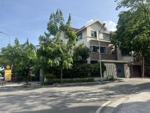 bán căn biệt thự lô góc kđt văn phú 234m2, thang máy, nội thất lộng lẫy, mặt phố kinh doanh .