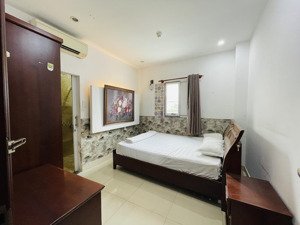 phòng mới đẹp. ngay cầu thị nghè. có sân thượng. miễn phí: bếp nấu, giặt phơi, bảo vệ, thang máy