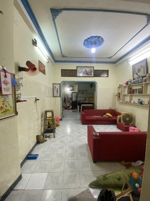cho thuê nhà nguyên căn 48m2 2 tầng 3 phòng ngủ 3 toilet, nội thật cơ bản, nhà trong hẻm yên tĩnh