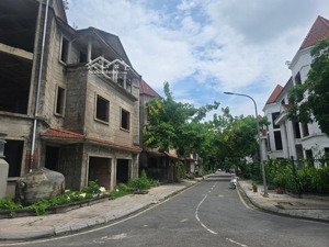 bán bt 200m vip thiên đường bảo sơn, bàn giao thô anh chị hoàn thiện theo sở thích vị trí có 102.