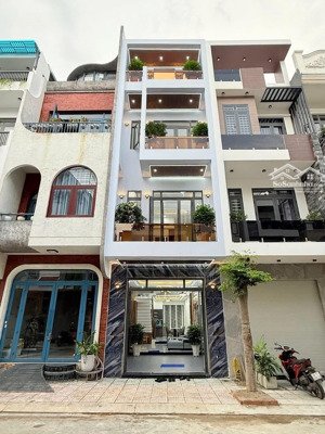 nhà kdc phú hồng thịnh 8 bình chuẩn , tp thuận an gần vòng xoay an phú.