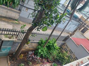 bán nhà mặt tiền đường cô giang, hiệp phú, quận 9. diện tich : 141m2 , chào bán : 17.9 tỷ