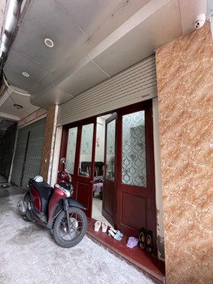 nhà đẹp quan nhân ngõ ô tô nhỏ 40 m 4 tầng mt 4,2 m có 9 tỷ