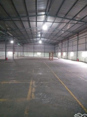 cần cho thuê kho chứa hàng 2900m2 ở phường tân bình tp dĩ an , hcm. lh : 