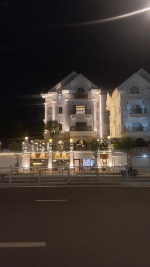 khu biệt thự mặt tiền đường số 33, bình trưng đông, q2, 8mx24m, 4 tầng, giá 28 tỷ