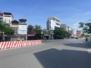 bán nhà mặt đường hồ sen vị trí đẹp hè siêu rộng. dt: 60m2*1 tầng. giá: 16,8 tỷ