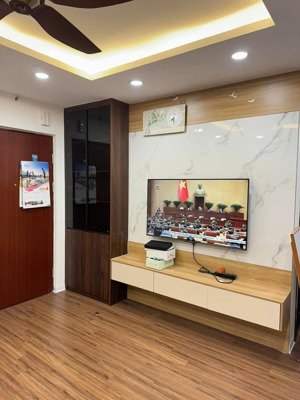 chính chủ cho thuê căn hộ 2n2vs full đồ tòa chung cư eurowindow river park liên hệ 