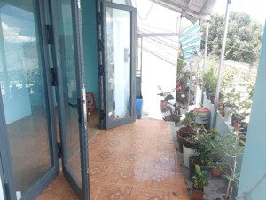 cần bán nhà cấp 4 giá rẻ hẻm lý phục man, phường bắc nha trang 60.7m2 ngang 9m, giá 1tỷ350