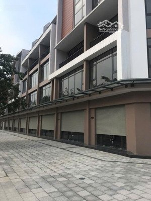 cho thuê tòa nhà 6 tầng + hầm phố trần thái tông 168m2 mặt tiền 7m 